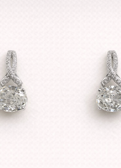 Srebrne naušnice s ovalnim cirkonom i pavé detaljima