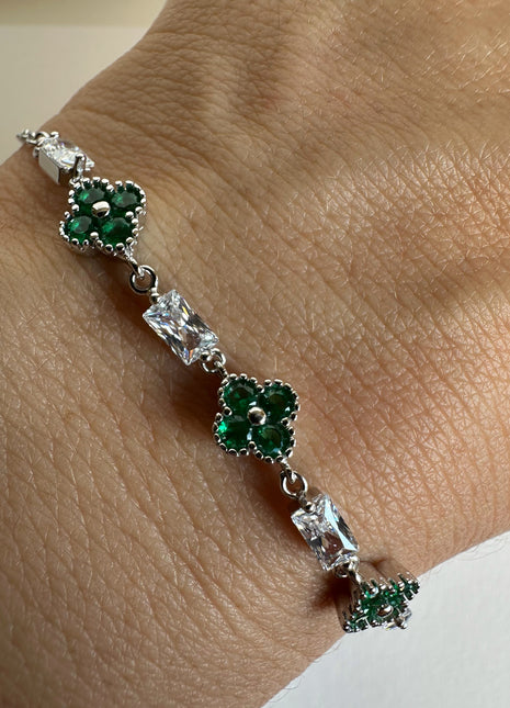 Silver bracelet with clover motif and green zircons