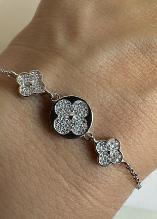 Silver bracelet with sparkling zircons