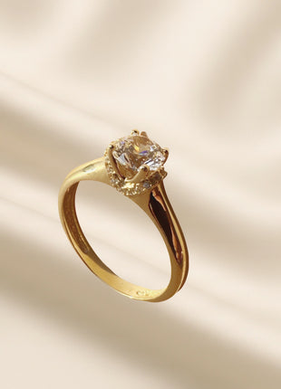 Goldring mit zentralem Zirkon