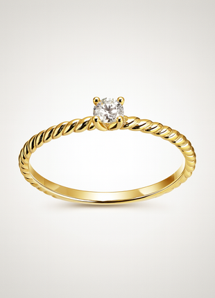 Gold engagement ring with brilliant