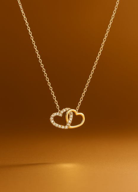 Zlatna ogrlica s dvostrukim srcima i dijamantima