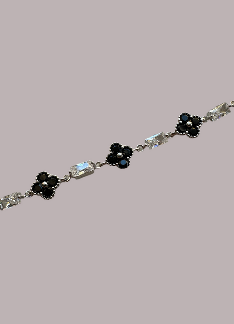 Silberarmband mit schwarzen und klaren Zirkonen