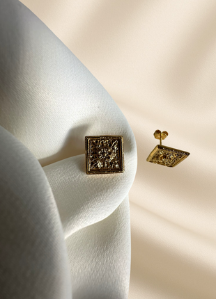 Embossed square earrings