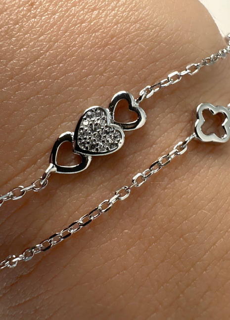 Doppelarmband mit Herz- und Kleeblattmotiven