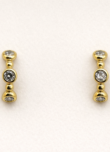 Pozlaćene naušnice s  cirkonima – elegantan dizajn