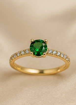 Yellow gold ring with tsavorite and diamonds