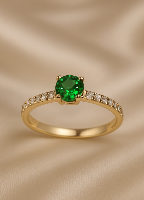 Yellow gold ring with tsavorite and diamonds