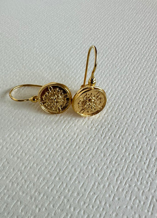 Silver earrings with gold plating and floral pattern