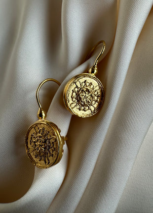 Silver earrings with gold plating and floral pattern